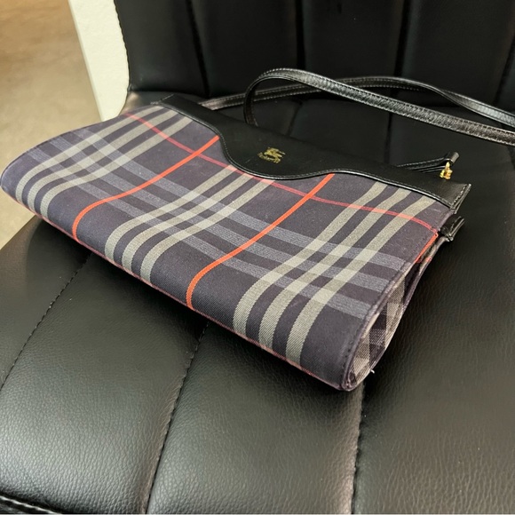 Vintage Burberrys | Nova Check Navy Blue Shoulder Bag - Picture 3 of 7